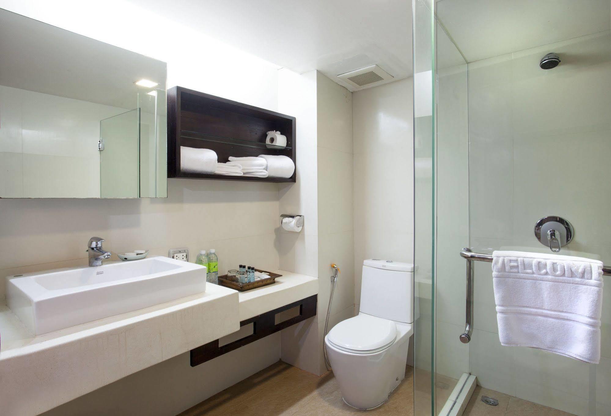 Safari Beach Hotel Patong Kültér fotó