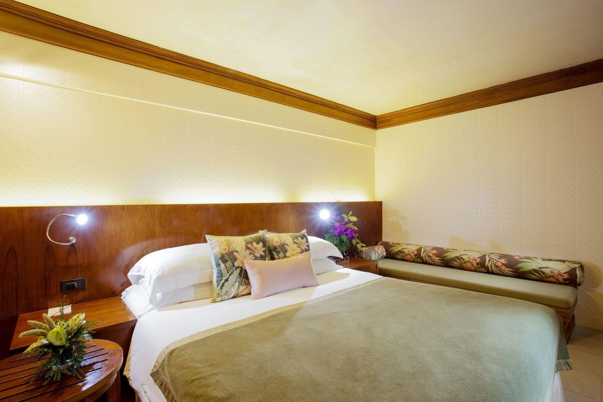 Safari Beach Hotel Patong Kültér fotó